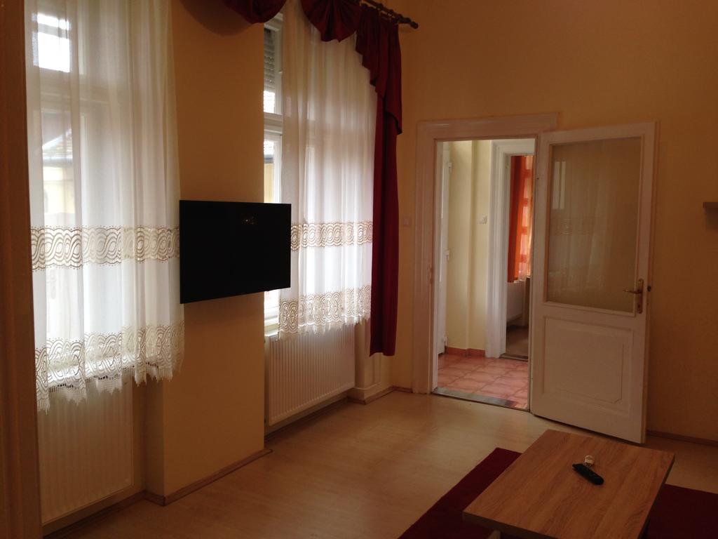 Peterfia Apartman Дебрецен Екстер'єр фото